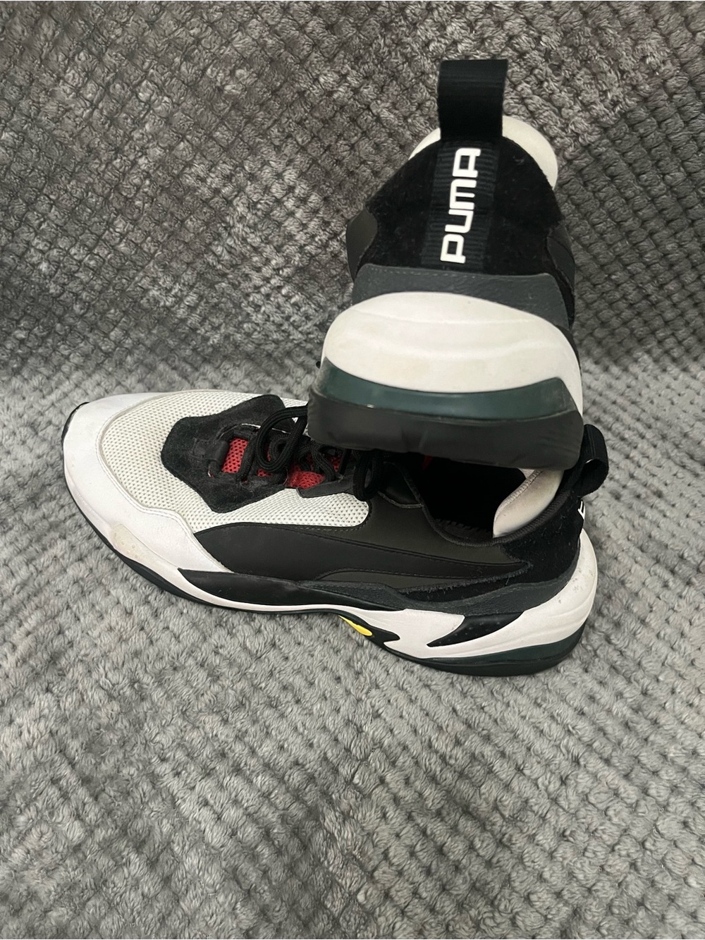 PUMA ✨sz10✨Men's Athletic Sneakers in Black, White & Red